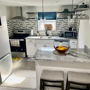 https://luxury-apartment-in-elizabeth-10-min-to-ewr-airport-30.us-newyorkcity.com